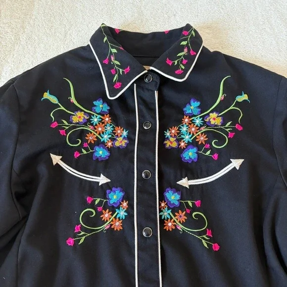 Scully Floral Embroidered Rhinestone Western Snap Front Shirt Women's M Black - Picture 3 of 13